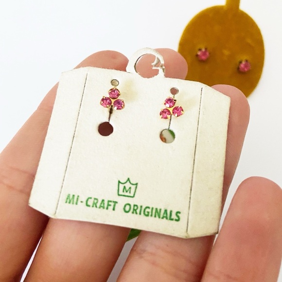 Lot of 3 new old stock vintage stud earring on original cards- pink & faux opal - Picture 4 of 7
